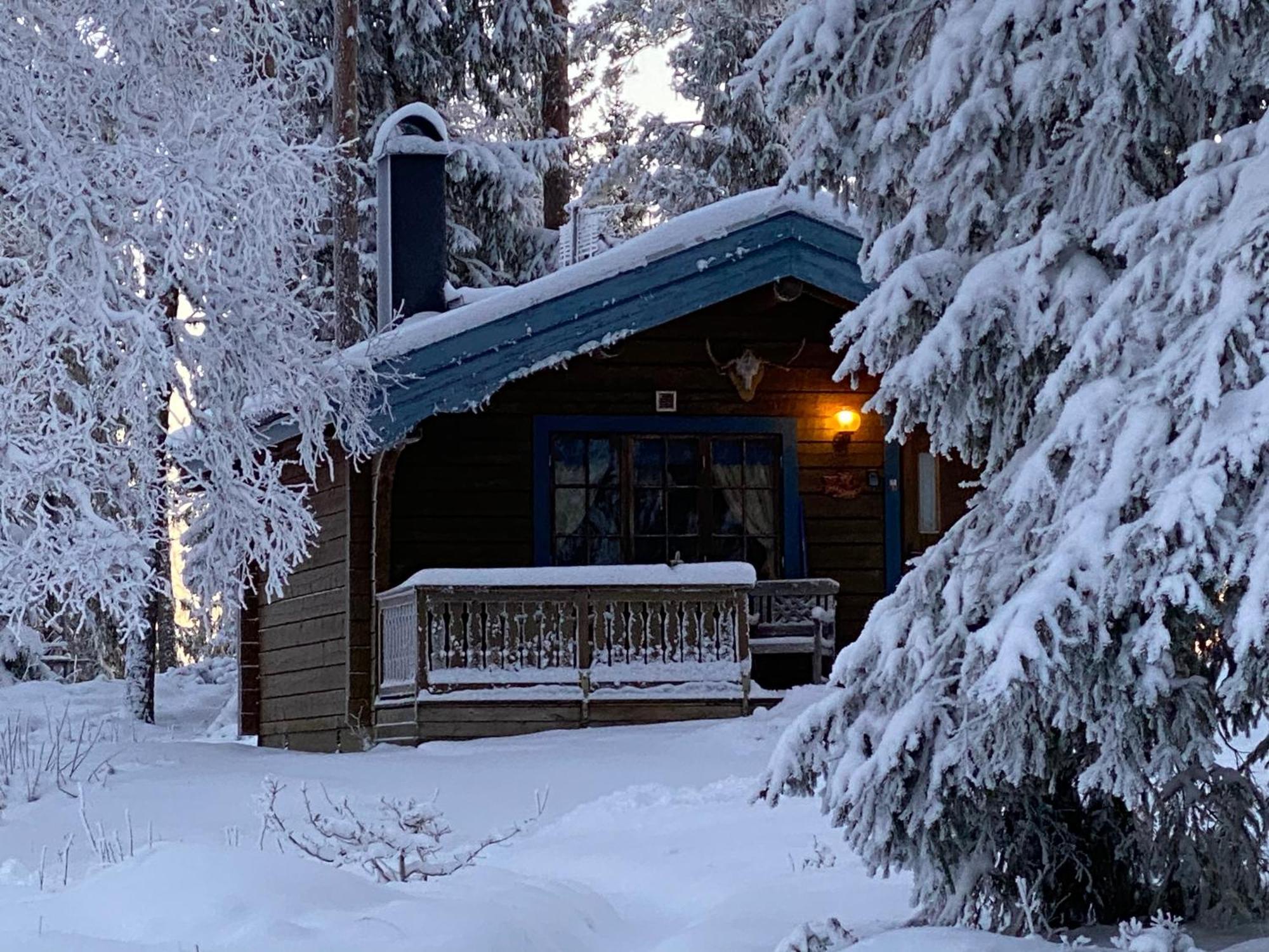 Timrad Stuga I Kanten Av Skogen Med Spa Moejlighet Mullsjö Kültér fotó