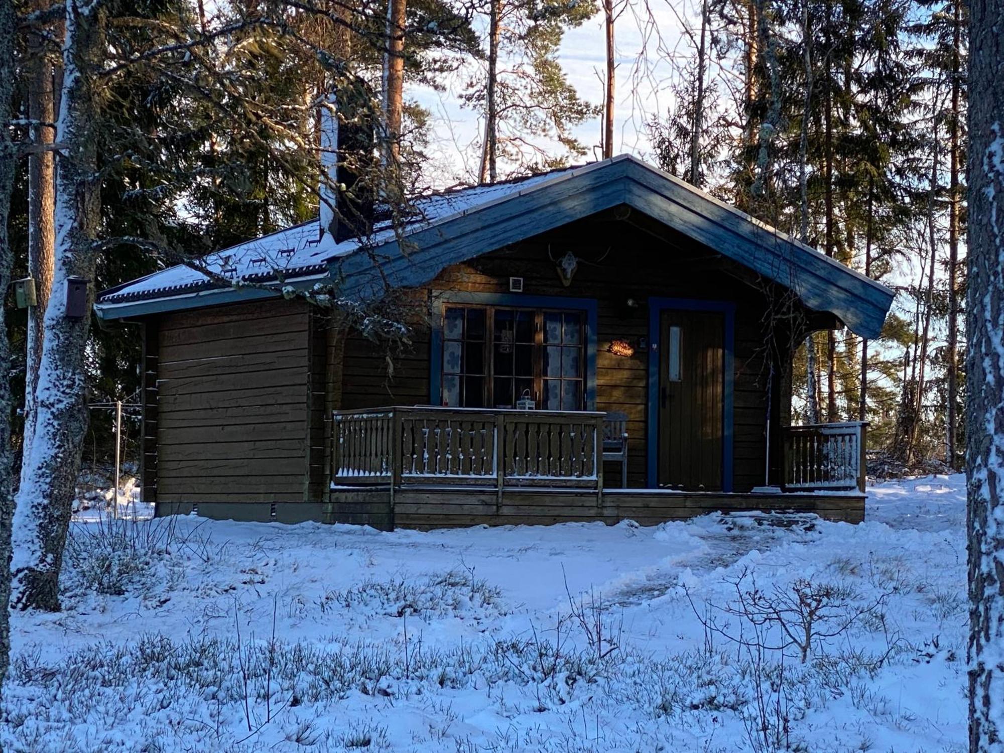 Timrad Stuga I Kanten Av Skogen Med Spa Moejlighet Mullsjö Kültér fotó
