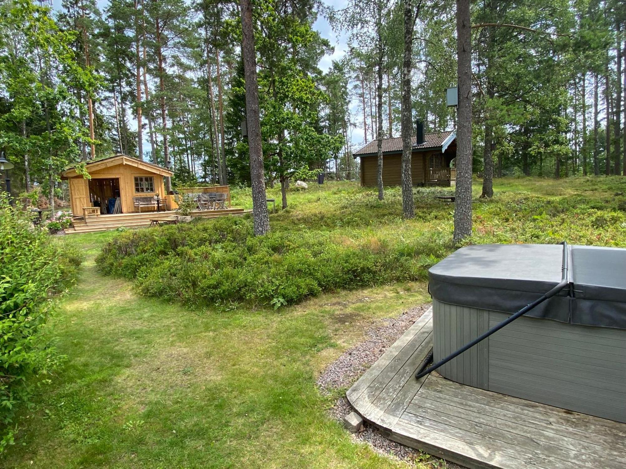 Timrad Stuga I Kanten Av Skogen Med Spa Moejlighet Mullsjö Kültér fotó