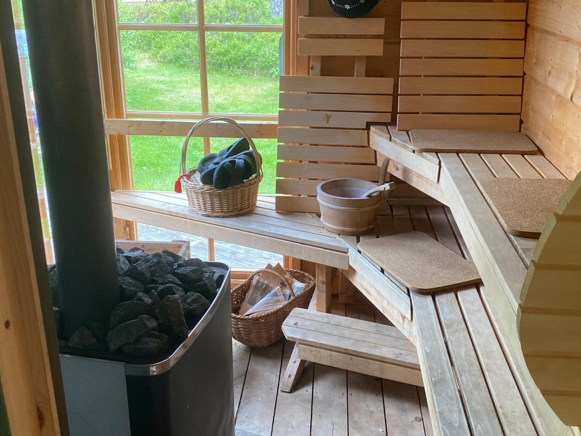 Timrad Stuga I Kanten Av Skogen Med Spa Moejlighet Mullsjö Kültér fotó
