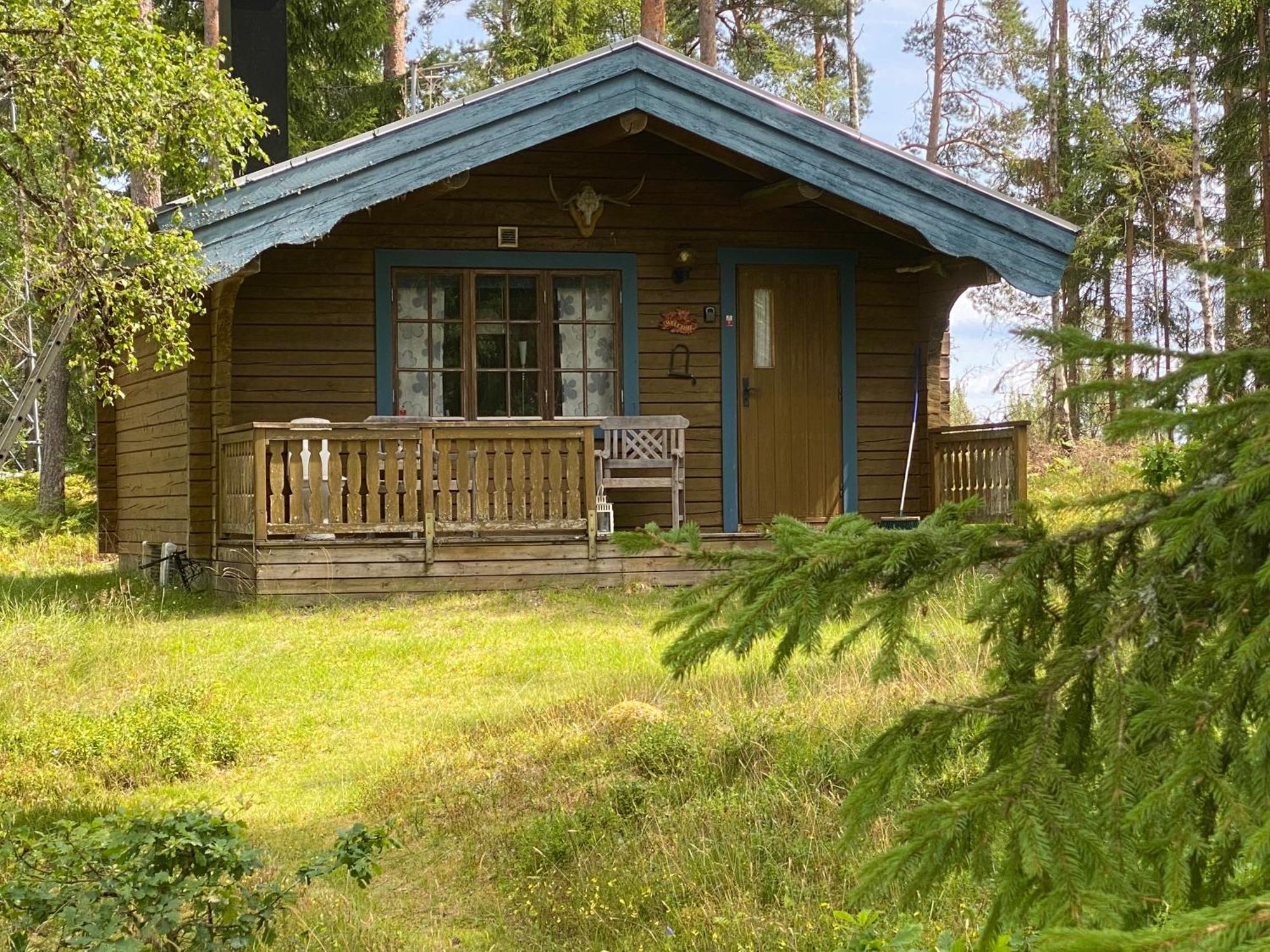 Timrad Stuga I Kanten Av Skogen Med Spa Moejlighet Mullsjö Kültér fotó